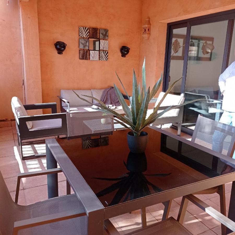 Luxury Large 2 Bedroom 10 Min Walk To Plaza Apartment *