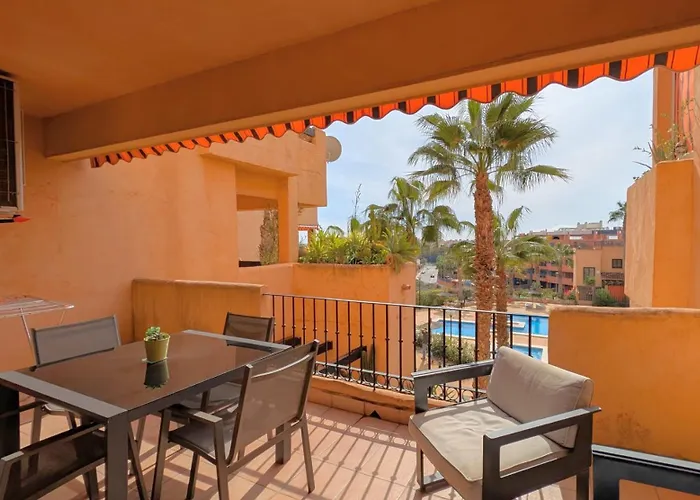 Luxury Large 2 Bedroom Apartment 10 Min Walk To Villamartin Plaza