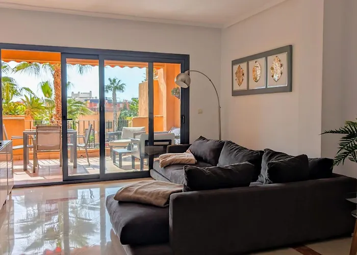 Luxury Large 2 Bedroom Apartment 10 Min Walk To Villamartin Plaza