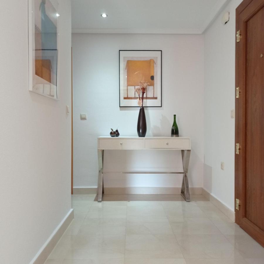 Luxury Large 2 Bedroom 10 Min Walk To Plaza Appartement Villamartin (Valencia)