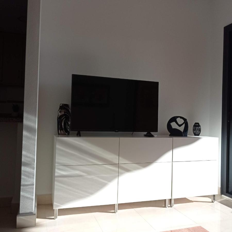 Luxury Large 2 Bedroom 10 Min Walk To Plaza * Villamartin (Valencia)