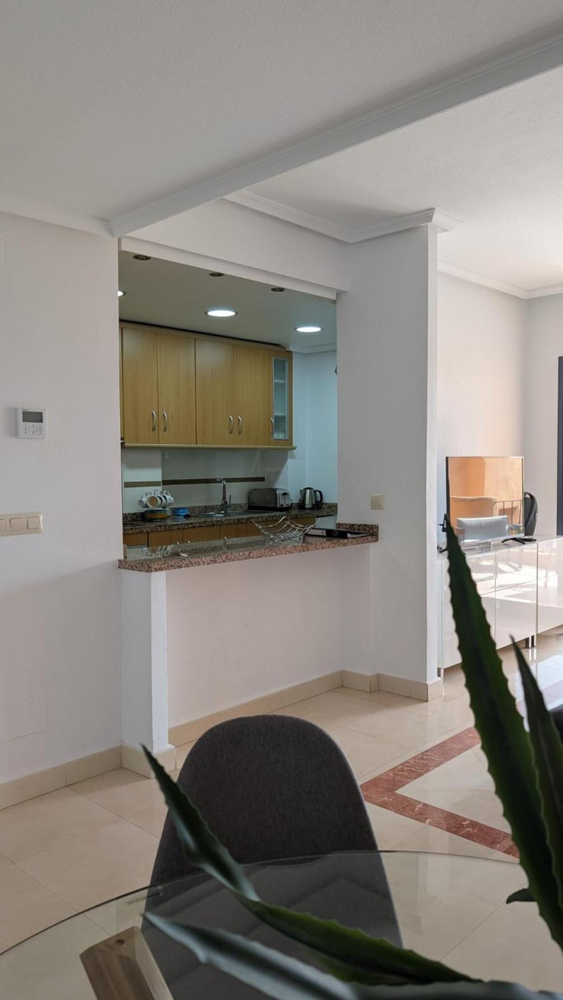 Luxury Large 2 Bedroom 10 Min Walk To Plaza Villamartin (Valencia)