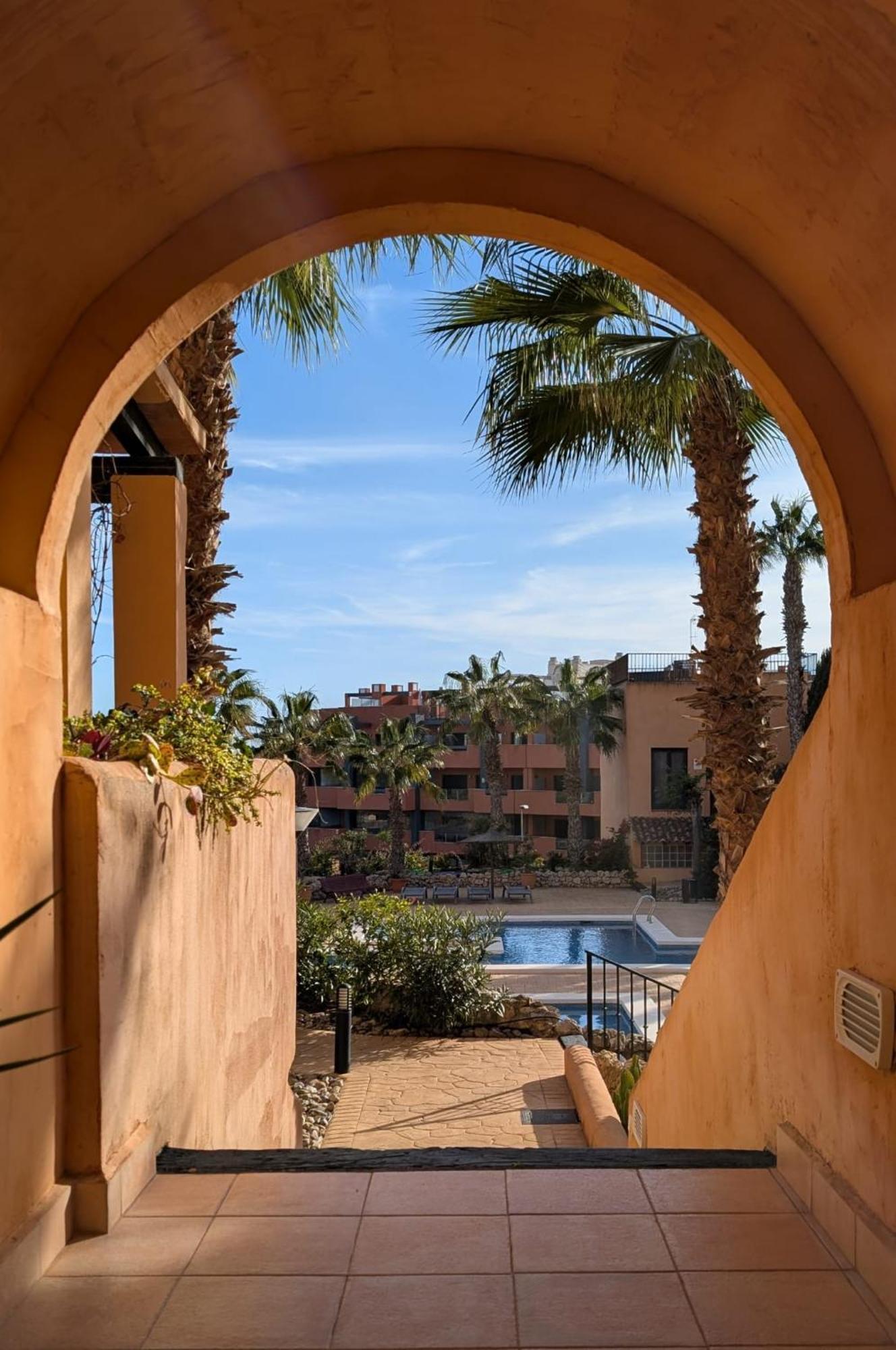 Apartment Luxury Large 2 Bedroom 10 Min Walk To Plaza *